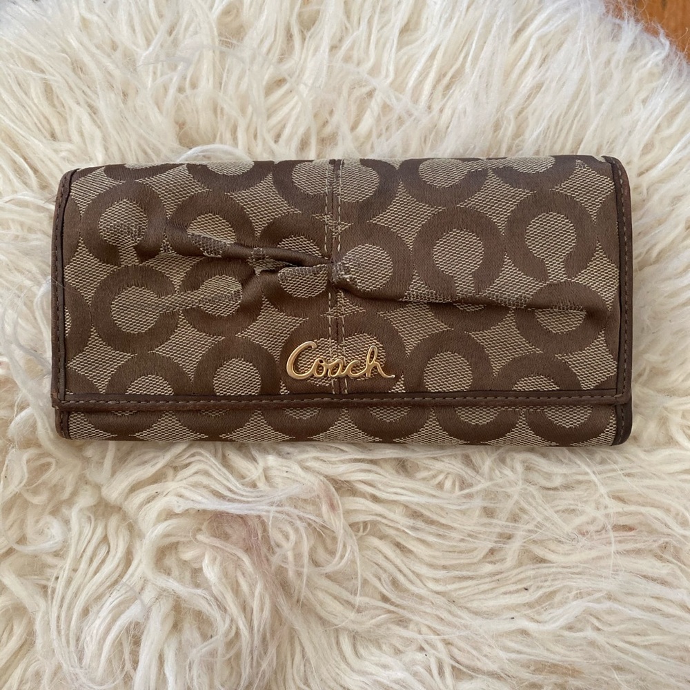 Coach wallet*** pre-owned